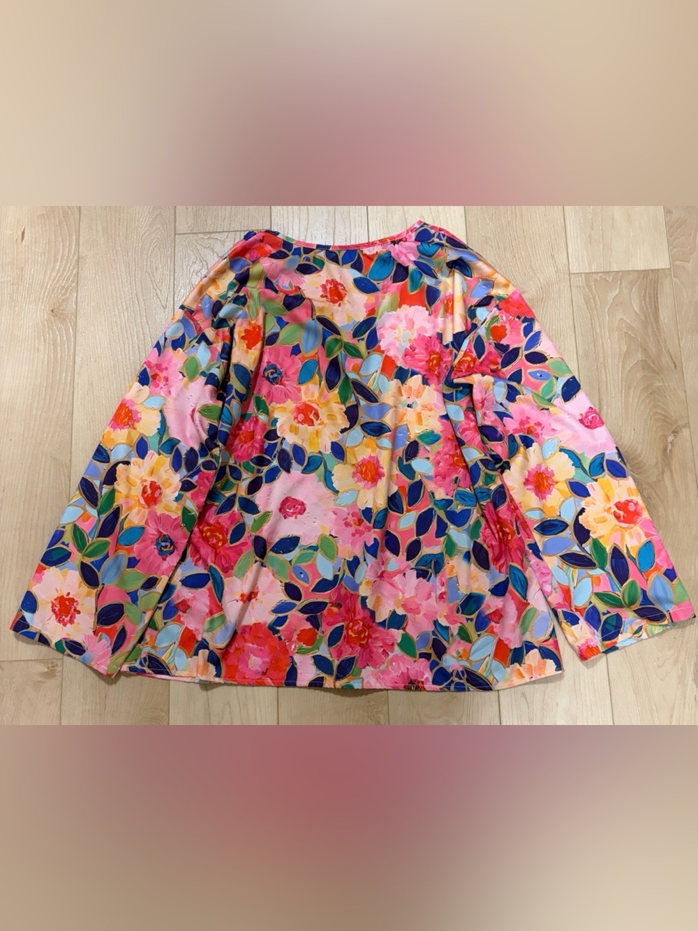 Lightweight Floral Print Notched Neck Blouse, see measurements - Picture 2 of 6